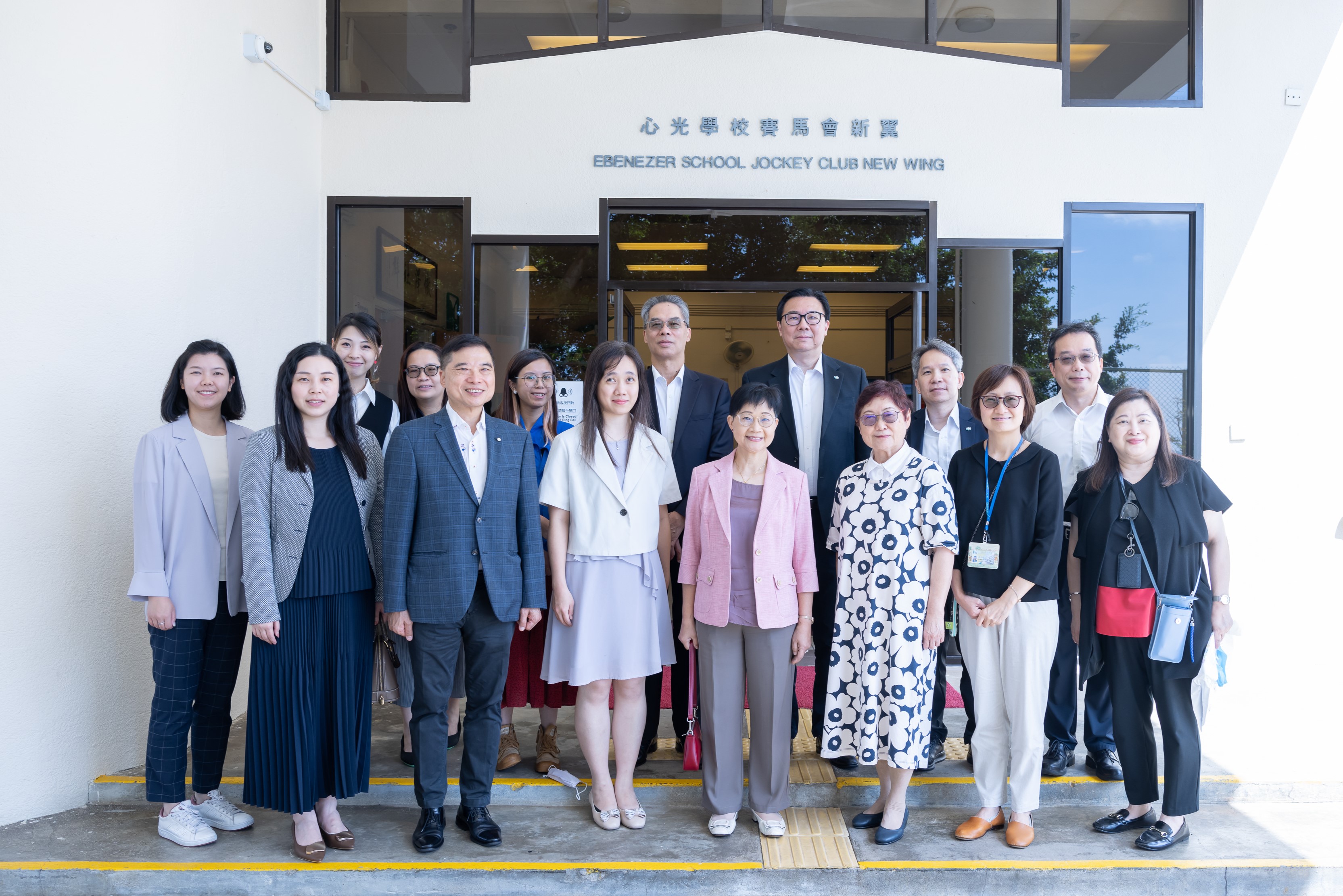 EOC Chairperson Ms Linda LAM Mei-sau (front row, fourth from right) and the management team of the EOC take a group photo with Dr Alice YUK Tak-fun, Chief Executive Officer of the Ebenezer School & Home for the Visually Impaired (front row, third from right), Mr Remy WONG Kwan-bo, Principal of Ebenezer School (back row, first from right), Ms WONG Tin-ling, Principal of Ebenezer New Hope School (front row, second from right), Ms Shirley TO Shuk-yi, Social Services Coordinator of Ebenezer and EOC Member (front row, fourth from left), and other teaching staff in front of Ebenezer.